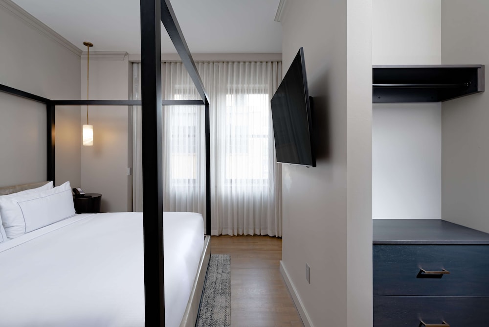 Room, 1 Bedroom, Accessible (Mobility & Hearing, Roll-in Shower)