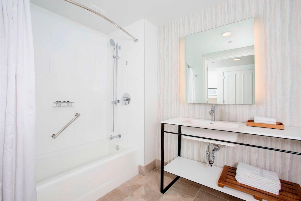 Moana Oceanfront King