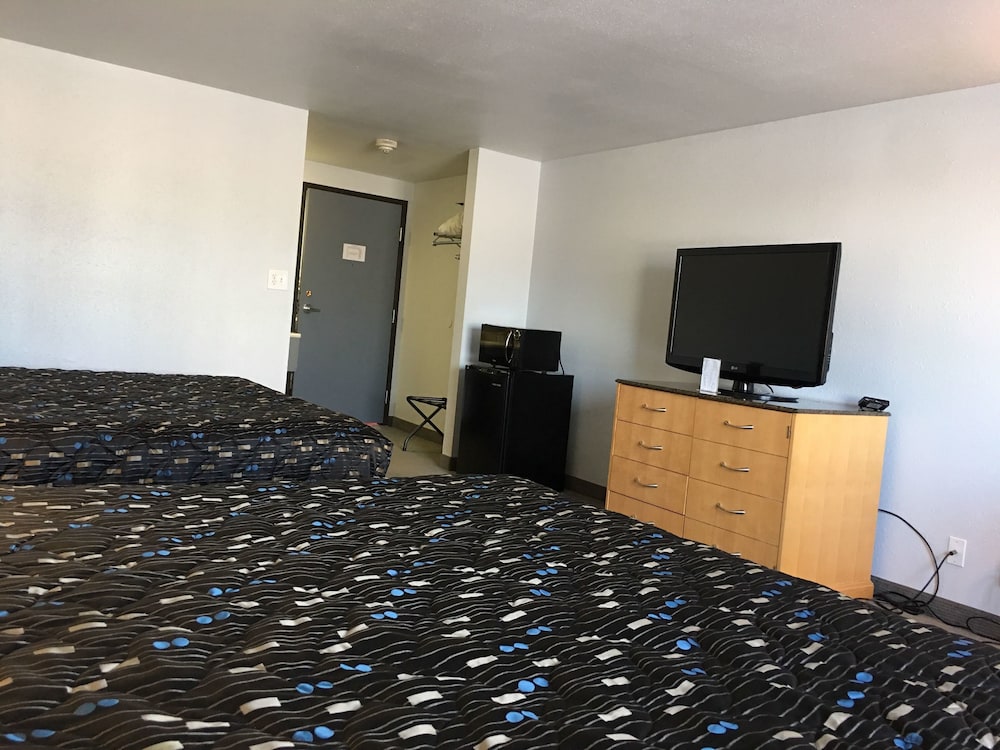 Deluxe Room, 2 King Beds, Refrigerator & Microwave photo 2