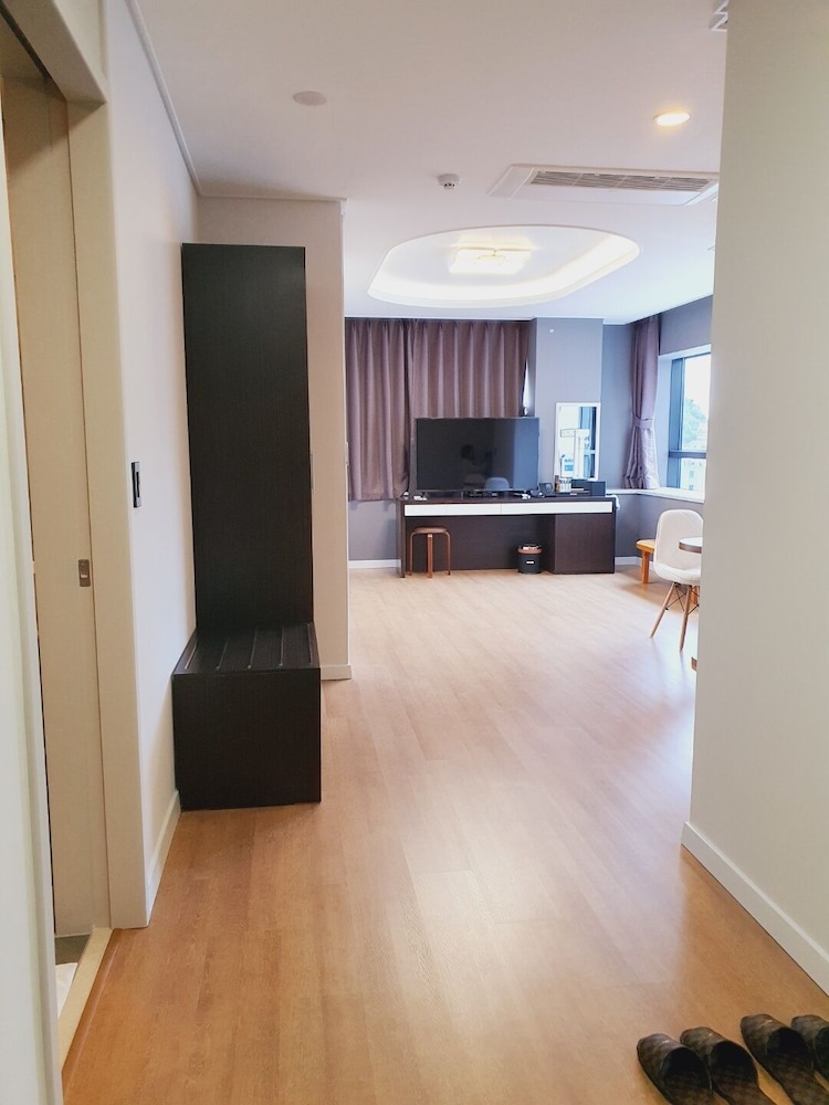 Premium Suite - Photo 3