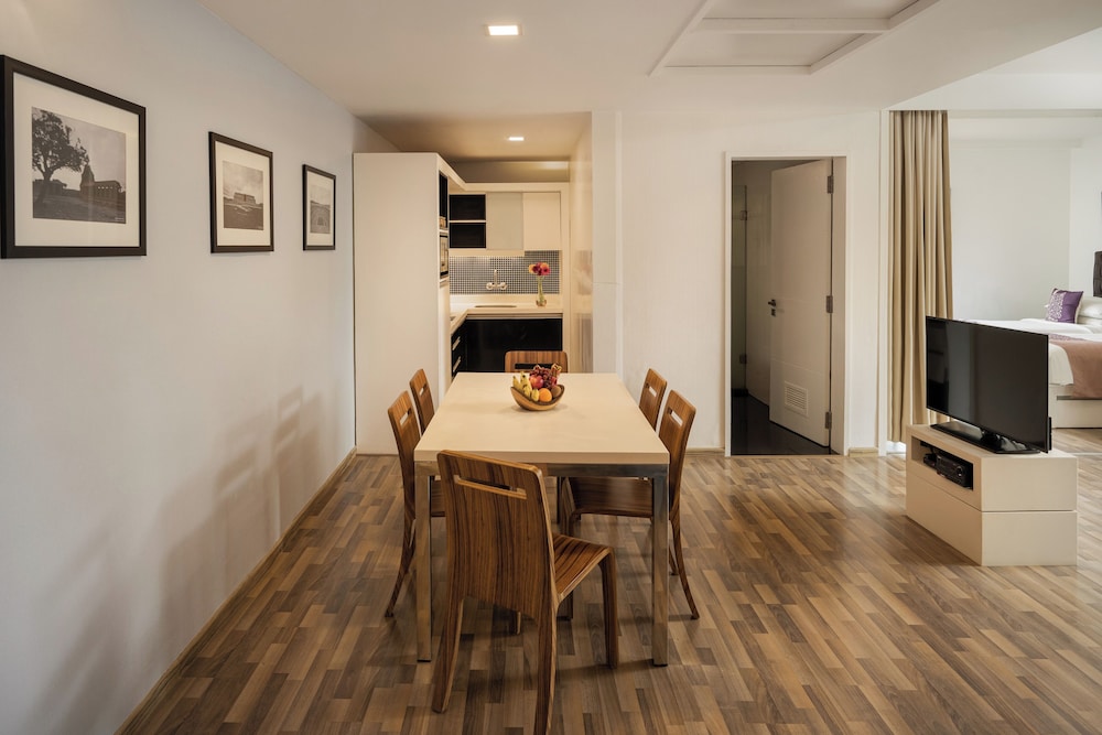 Suite, 2 Bedrooms, Balcony