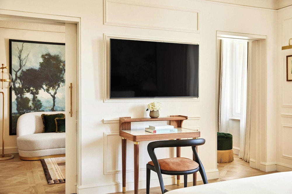 Palace Suite thumbnail 6