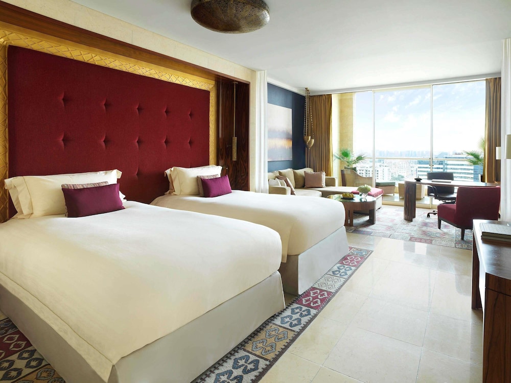 Raffles, Club Room, 2 Twin Beds - Photo 1