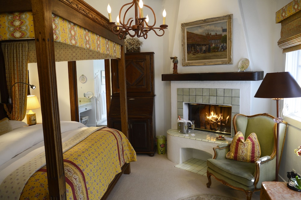 Room, 1 King Bed (The Chamomile Room) photo 1