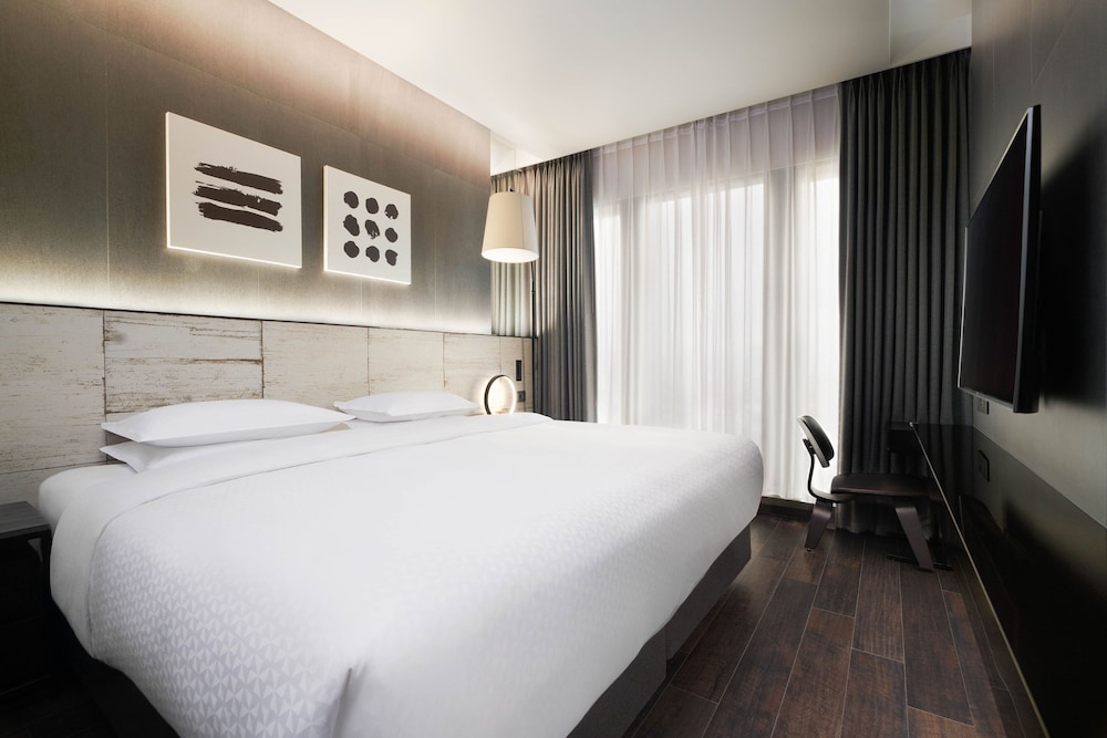 Room, 1 King Bed, City View photo 1