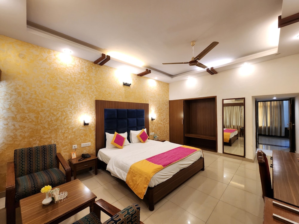 Standard Room, 1 King Bed photo 2