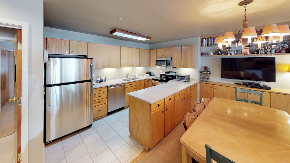 Condo, 2 Bedrooms (Platinum) - Photo 4