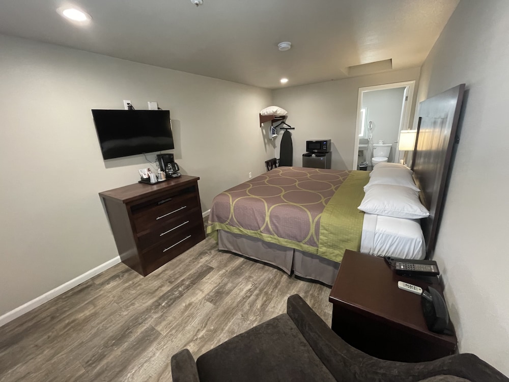 Premium Room, 1 King Bed photo 1