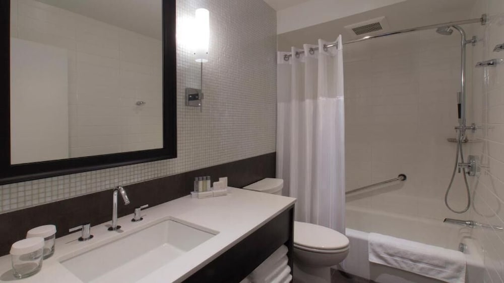 Standard Room, 1 Queen Bed