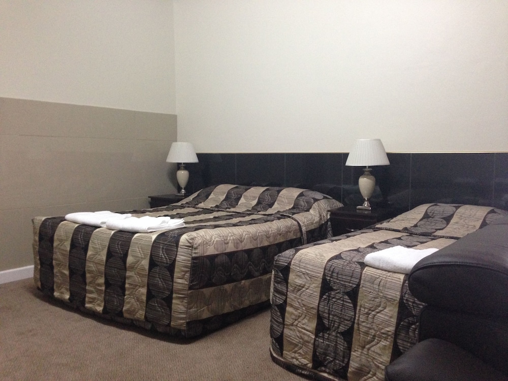 Family Room, Non Smoking, Kitchenette (Large Family Room) photo 2