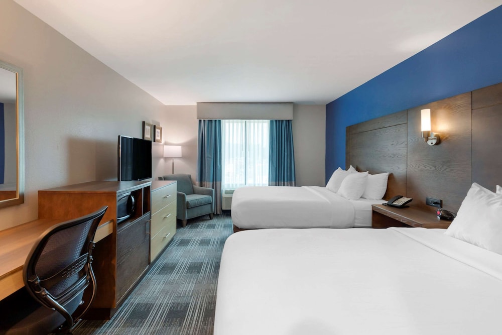 Standard Room, 2 Queen Beds, Non Smoking photo 3