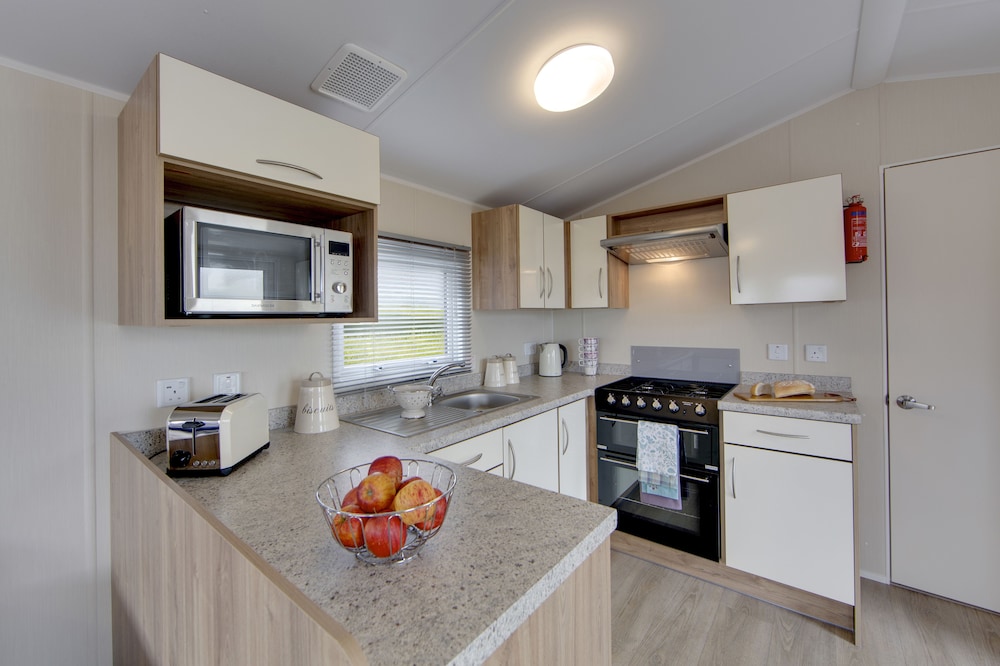 6 Berth Comfort Caravan 3 bed