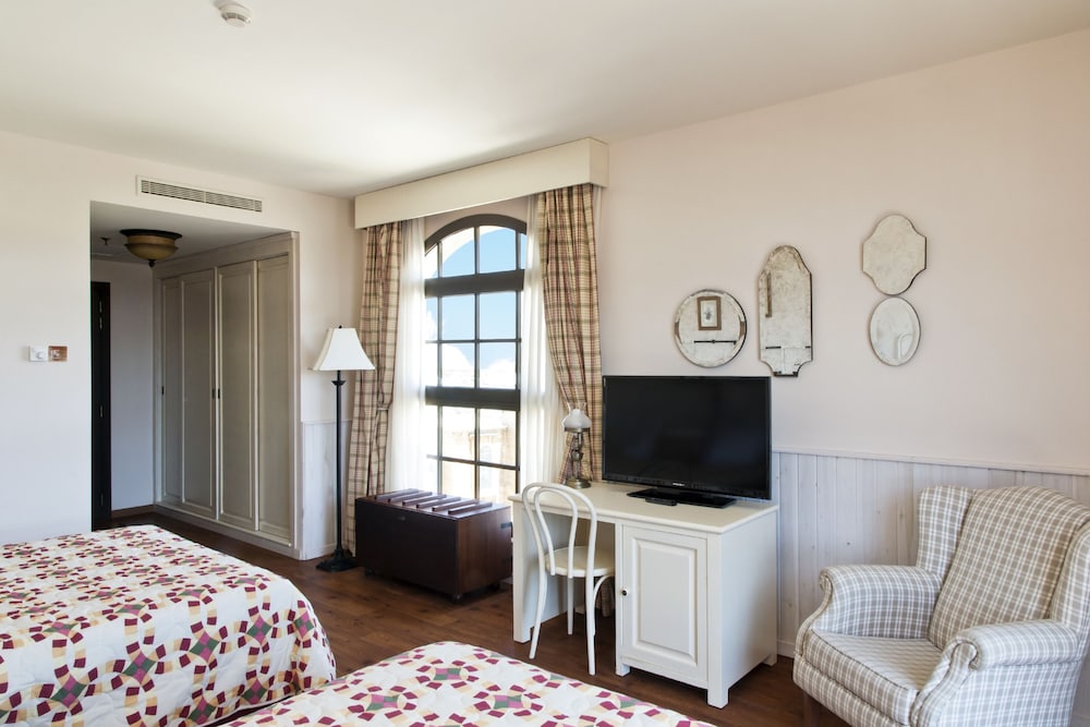 Standard Room, 1 adult (Port Aventura tickets & 1 Ferrari Land ticket)