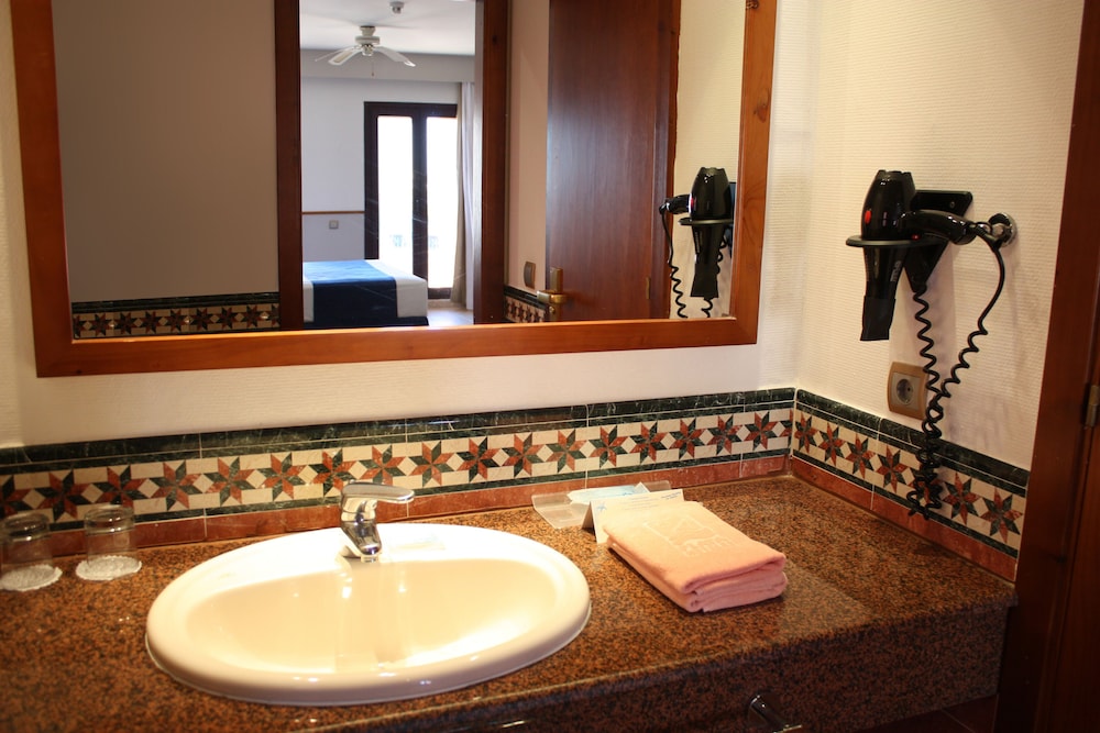 Double Room - Photo 8