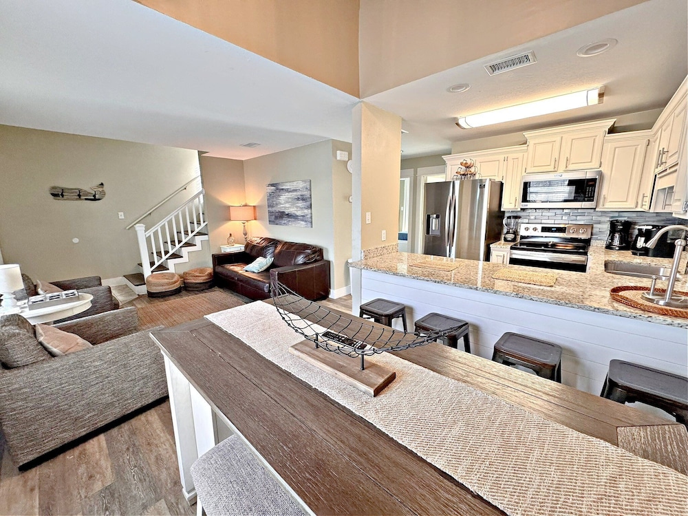 House, Multiple Beds, Patio, Pool View (Ocean Reef 504)