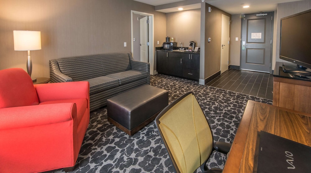 Suite, 1 King Bed with Sofa bed, Balcony