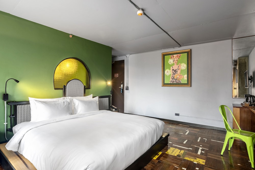 Deluxe Plus Room with Bathtub photo 3