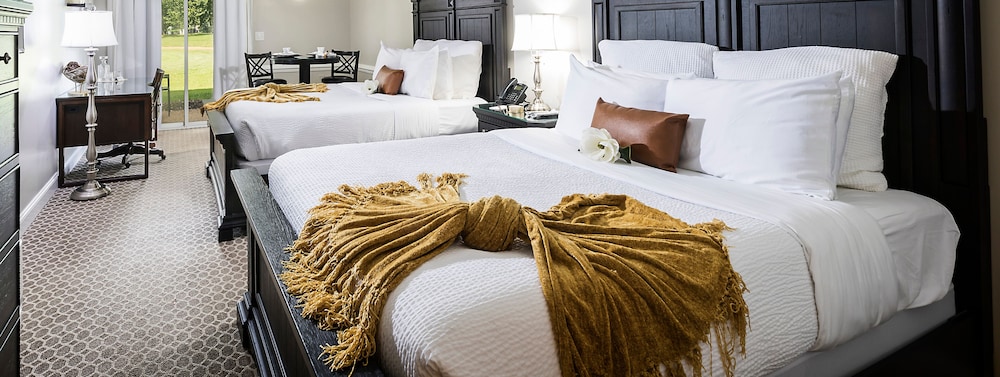 Room, 2 Queen Beds, Golf View photo 1
