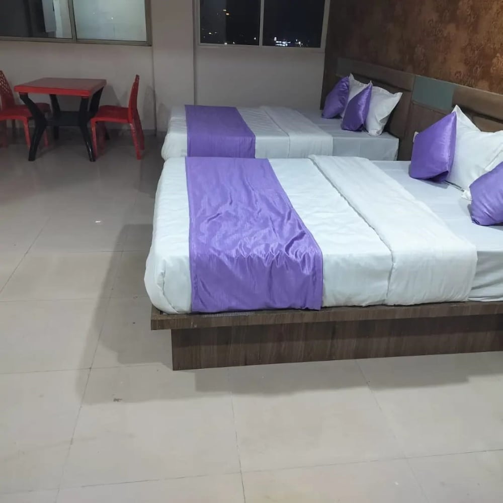 Deluxe Quadruple Room, City View