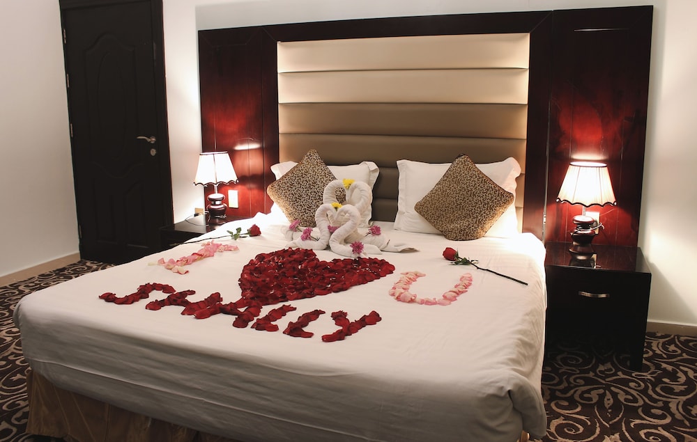 Deluxe King Suite photo 2