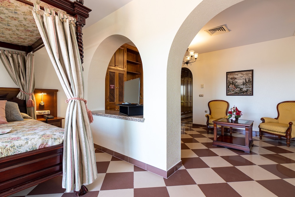 Suite - Photo 6