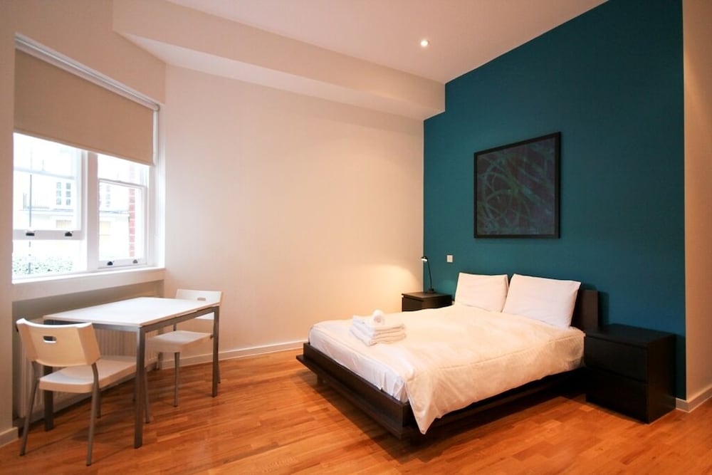 Deluxe Studio Apartment photo 2