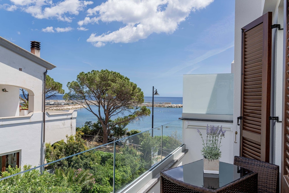 Comfort Room, Balcony, Partial Sea View - Photo 7