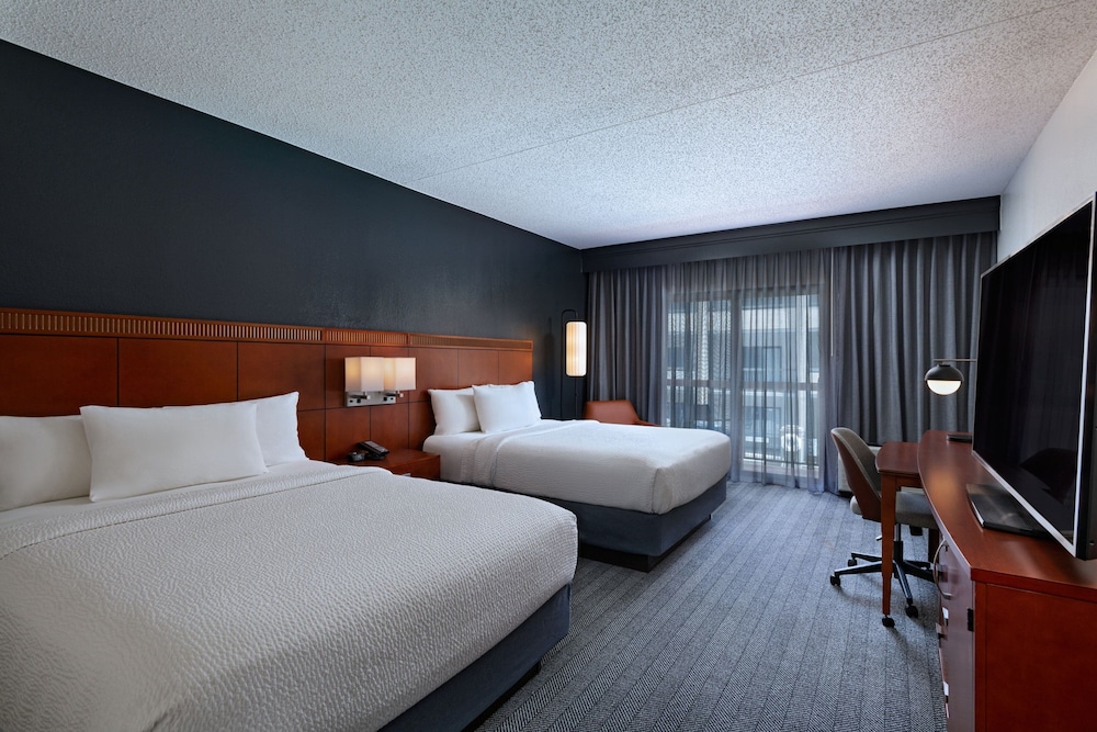 Room, 2 Double Beds, Hearing Accessible photo 1