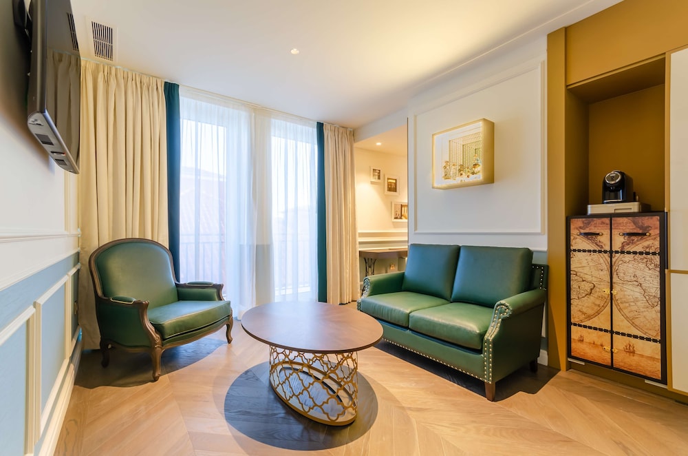 Suite (Emerald)