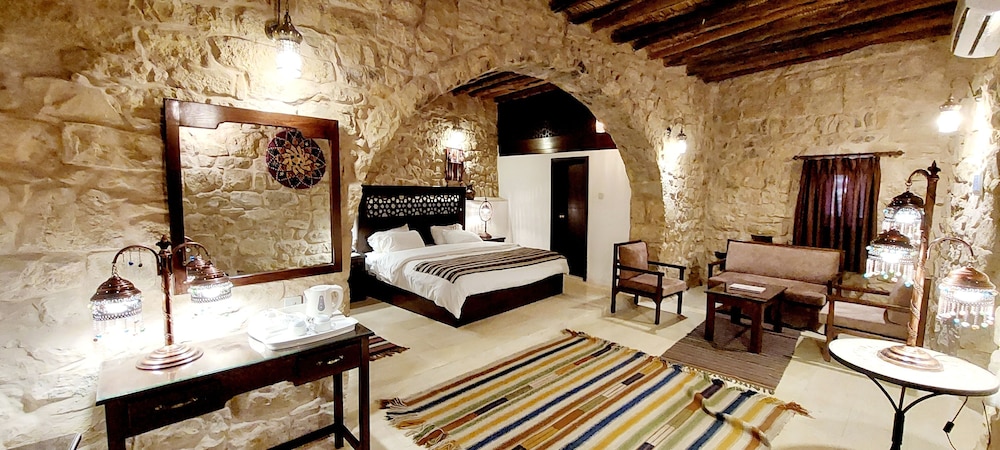 SUIT- Suite Room