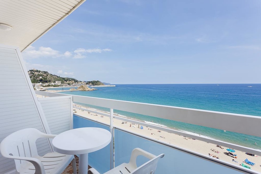 Double or Twin Room, Sea View - Photo 1