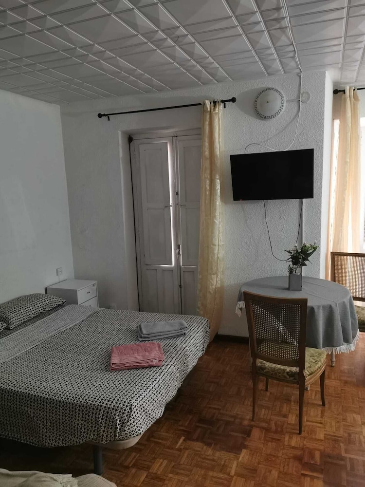 Habitación, Baño Compartido (M3)