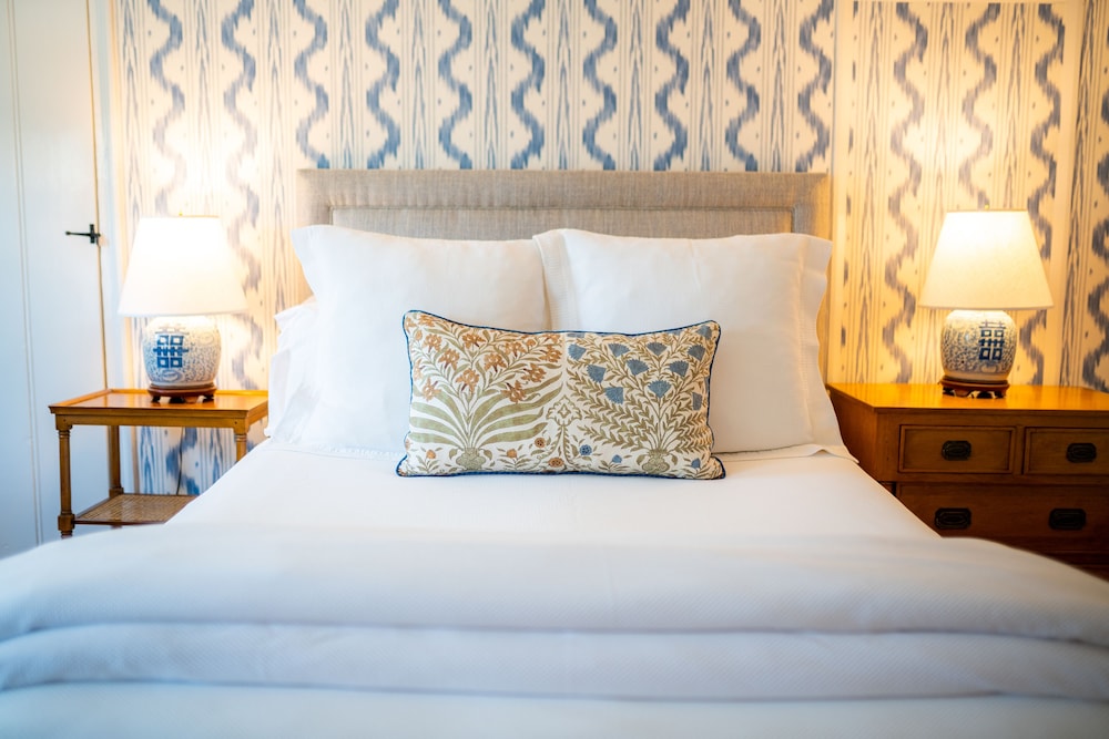 No. 12 Queen Room