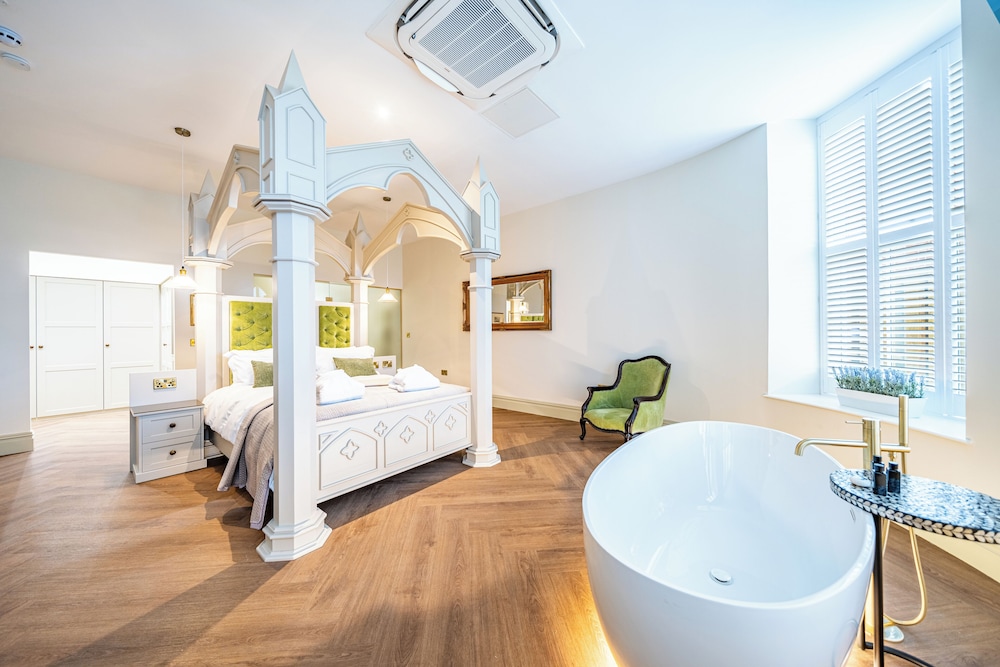 Luxury Suite, Garden View