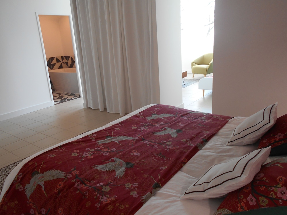 Comfort Suite, Garden View (Le Rouge et le Noir) photo 1