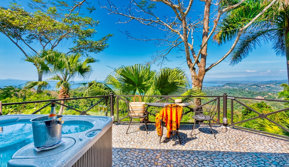 Honeymoon Suite - Photo 5