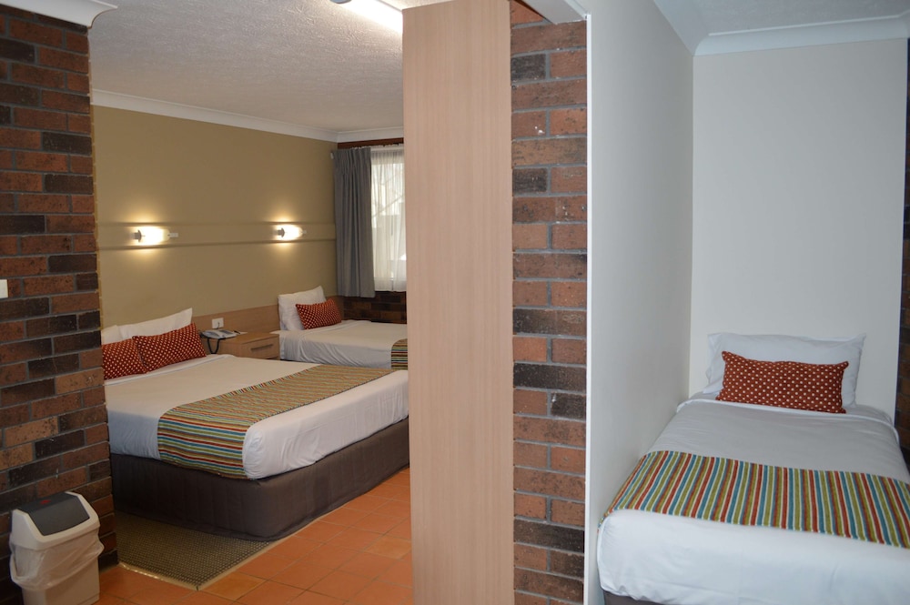 Suite, Multiple Beds, Non Smoking - Photo 2