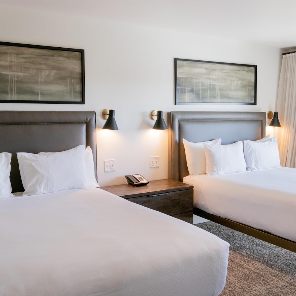 Room, 2 Queen Beds, Balcony - Photo 8