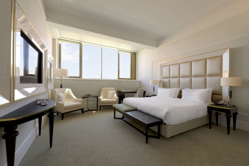 Deluxe Room, 1 King Bed - Photo 7