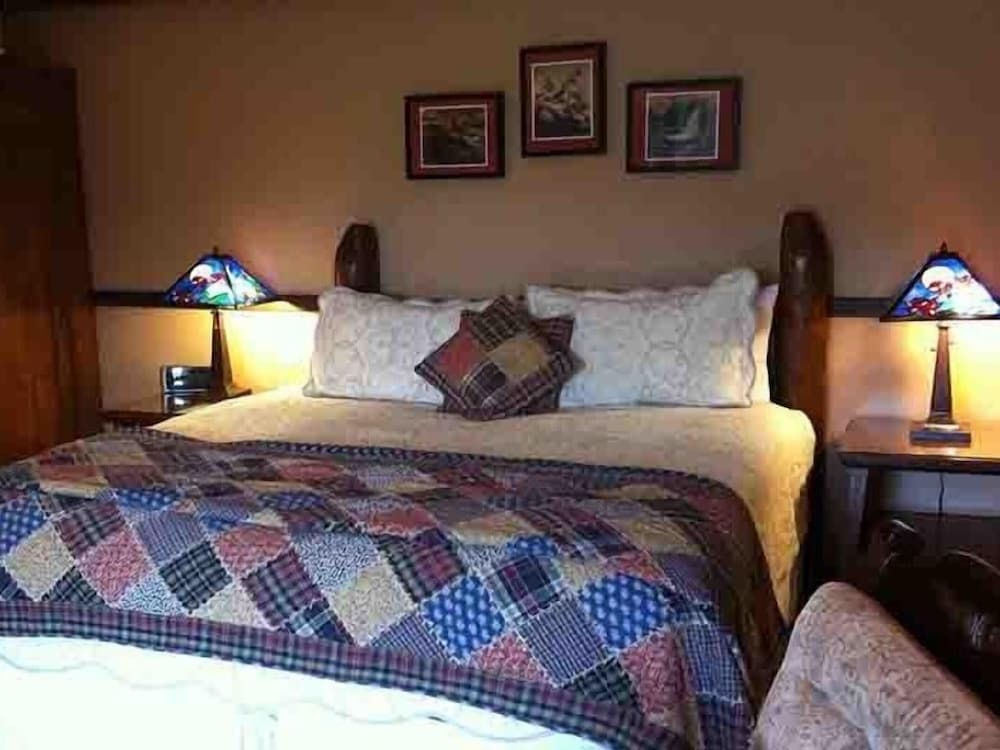 Superior Double Room, Ensuite (Desert Trail King Room) photo 3