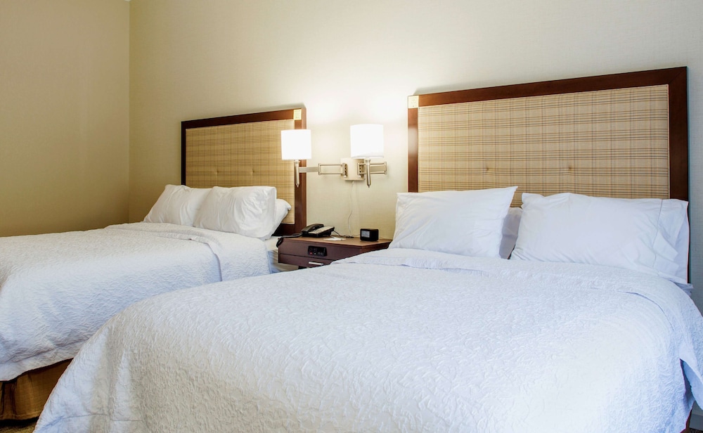 Room, 2 Queen Beds, Accessible, Bathtub photo 1