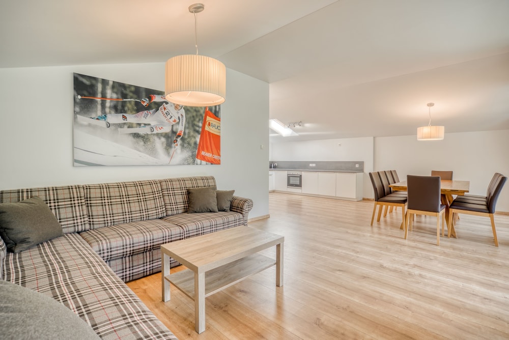 Apartment, 3 Bedrooms, 2 Bathrooms, Mountainside photo 3