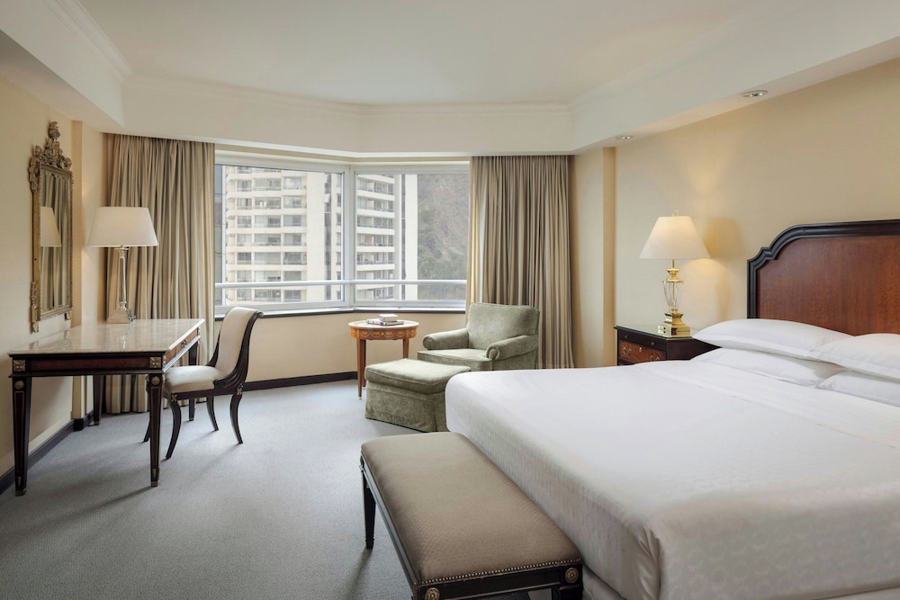 Executive Suite, 1 King Bed - Photo 2