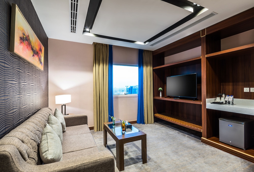 Deluxe king suite - Photo 8