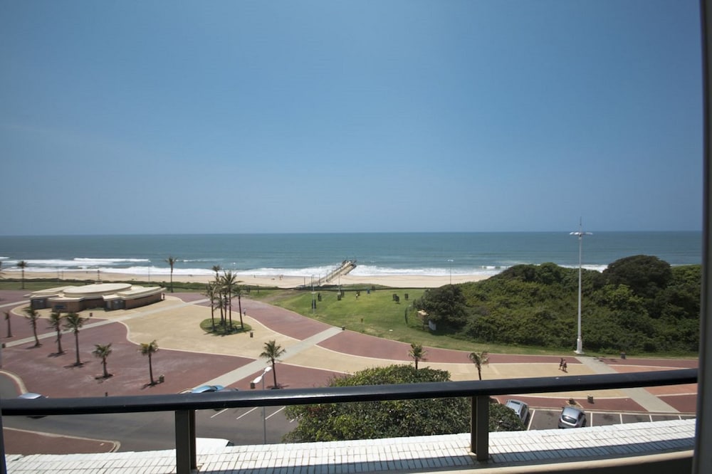 Deluxe King Room – Sea Facing - Photo 6