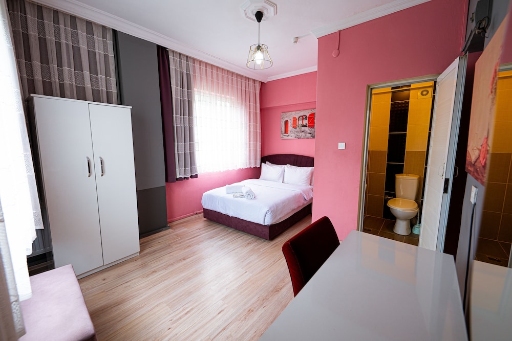Classic Apartment, 2 Bedrooms photo 3