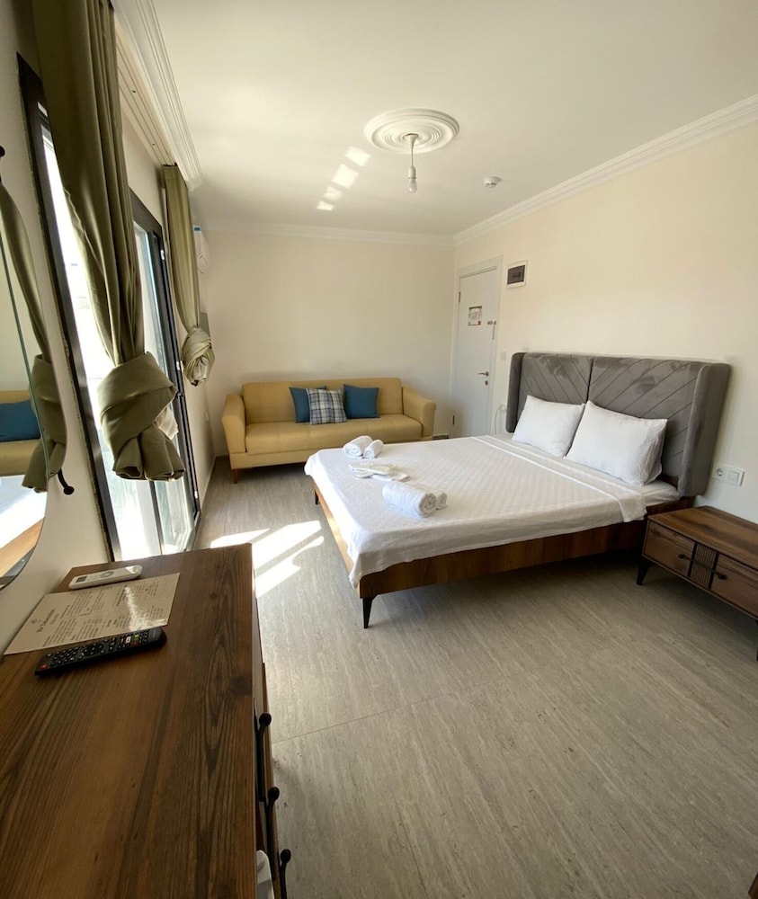 Deluxe Quadruple Room, Balcony, Garden View photo 1