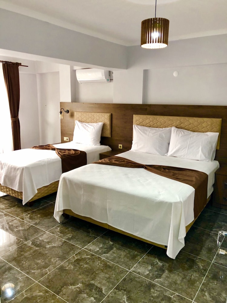 Family Room, Multiple Beds, River View