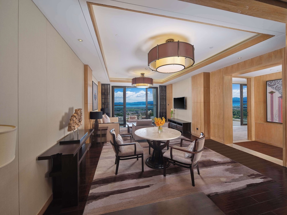 King Suite Lake view Room