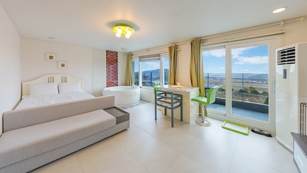 Basic Room, 1 Bedroom (Room201 (Pet/Spa))